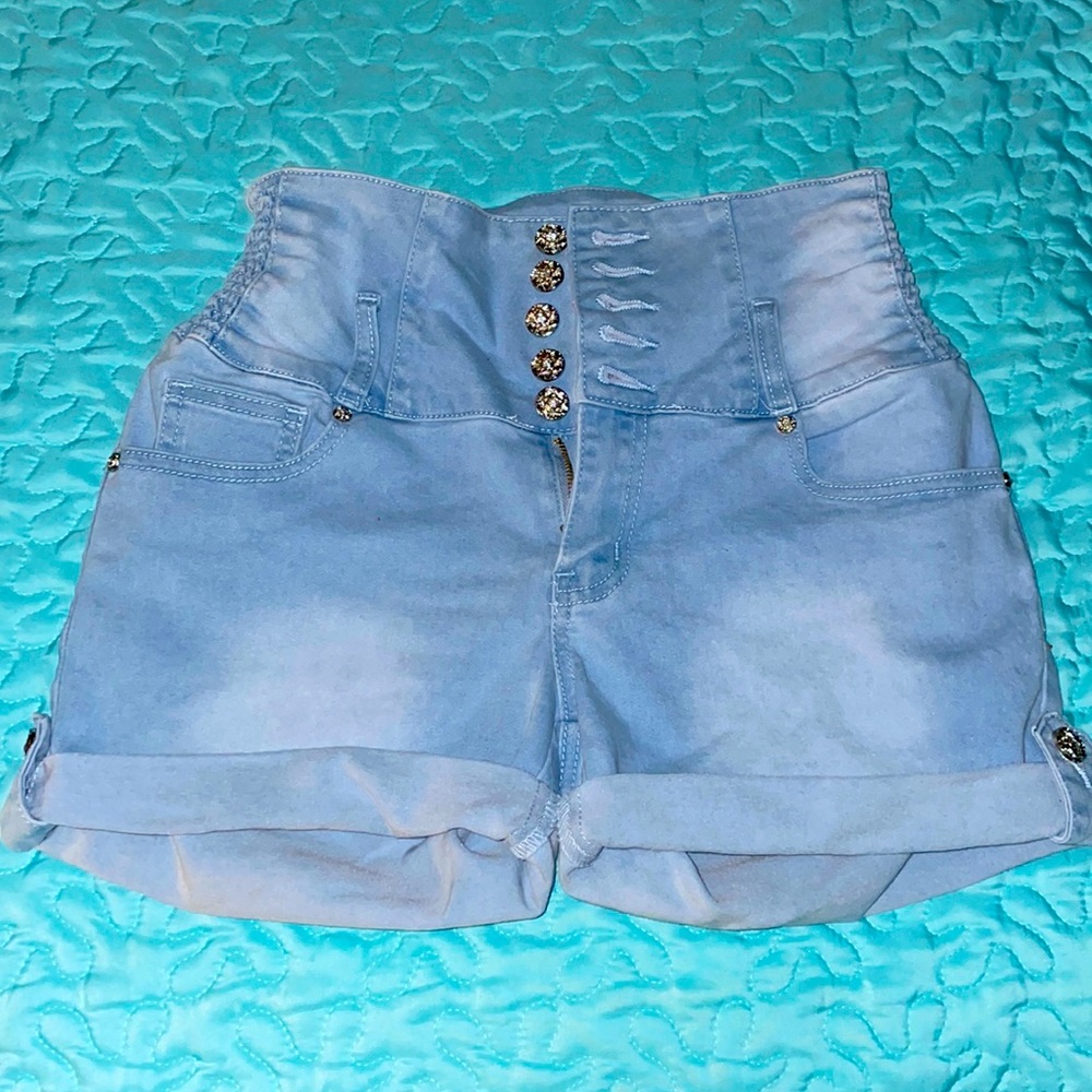 Stretchy tush push Jean shorts never worn